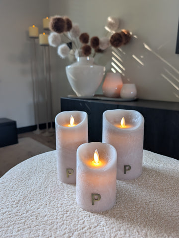 Luxe PTMD LED Kaars met Beweegbare Vlam – Taupe | Maten S, M & L