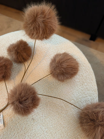 Fluffy pompoms | Bruin | 70cm |