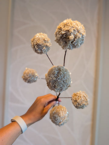Glitter pompoms | Beige | 51cm |