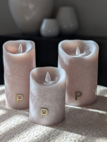 Luxe PTMD LED Kaars met Beweegbare Vlam – Taupe | Maten S, M & L
