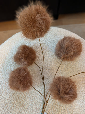 Fluffy pompoms | Bruin | 70cm |