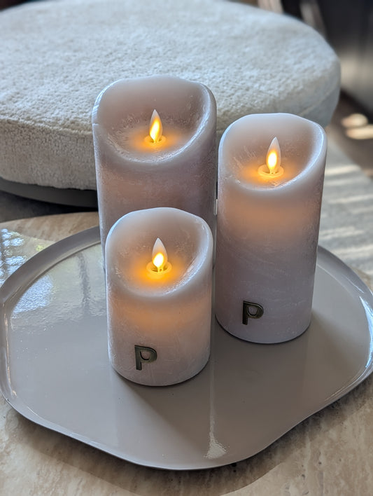 Luxus PTMD LED-Kerze mit beweglicher Flamme – Taupe | Größen S, M & L