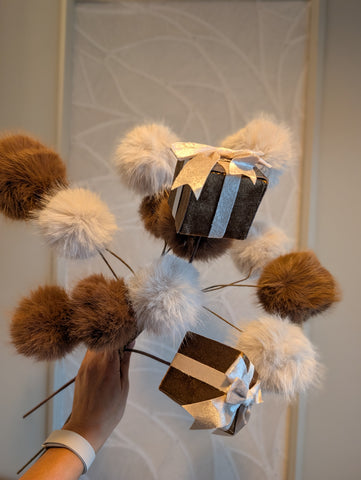 Fluffy pompoms | Bruin | 70cm |