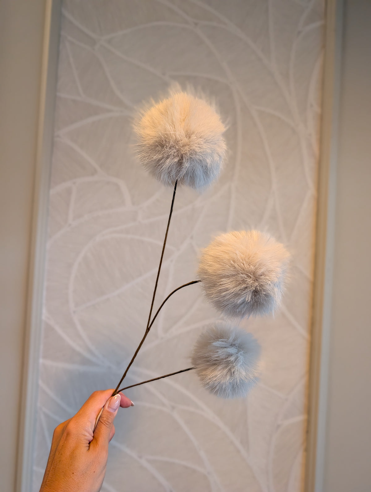Fluffy pompoms | Beige | 70cm |